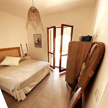 Nyaraló Cozy Flat Stunning Sea View, 10' From Chia Beaches
