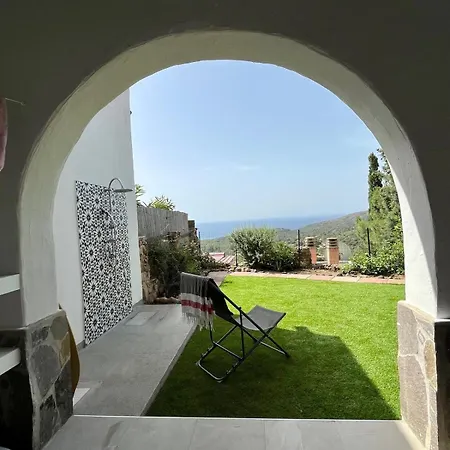 펜션 Cozy Flat Stunning Sea View, 10' From Chia Beaches